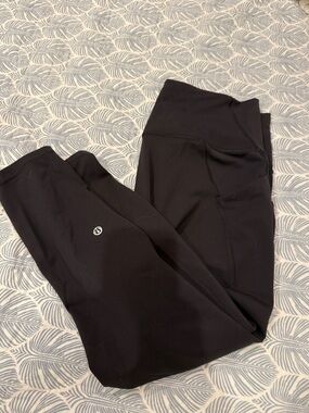 Lululemon Wonder Train tight with pockets